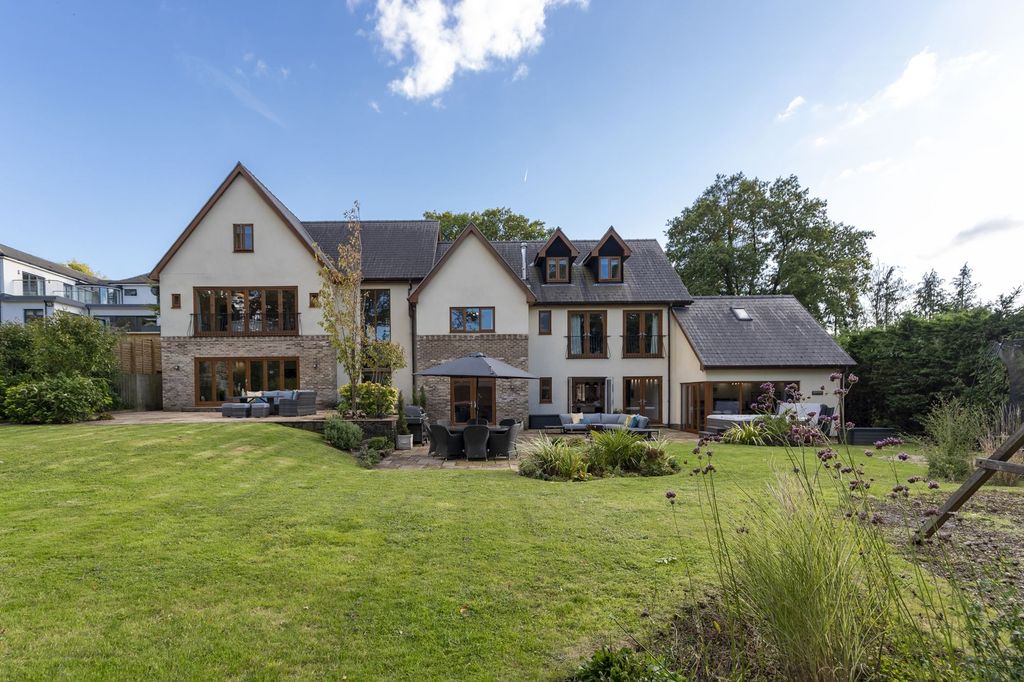6 bed detached house for saleLlandennis Avenue, Cardiff CF23