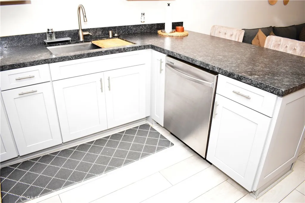 Additional image 10 of 6815 Remmet Ave Unit 213, Canoga Park, CA 91303