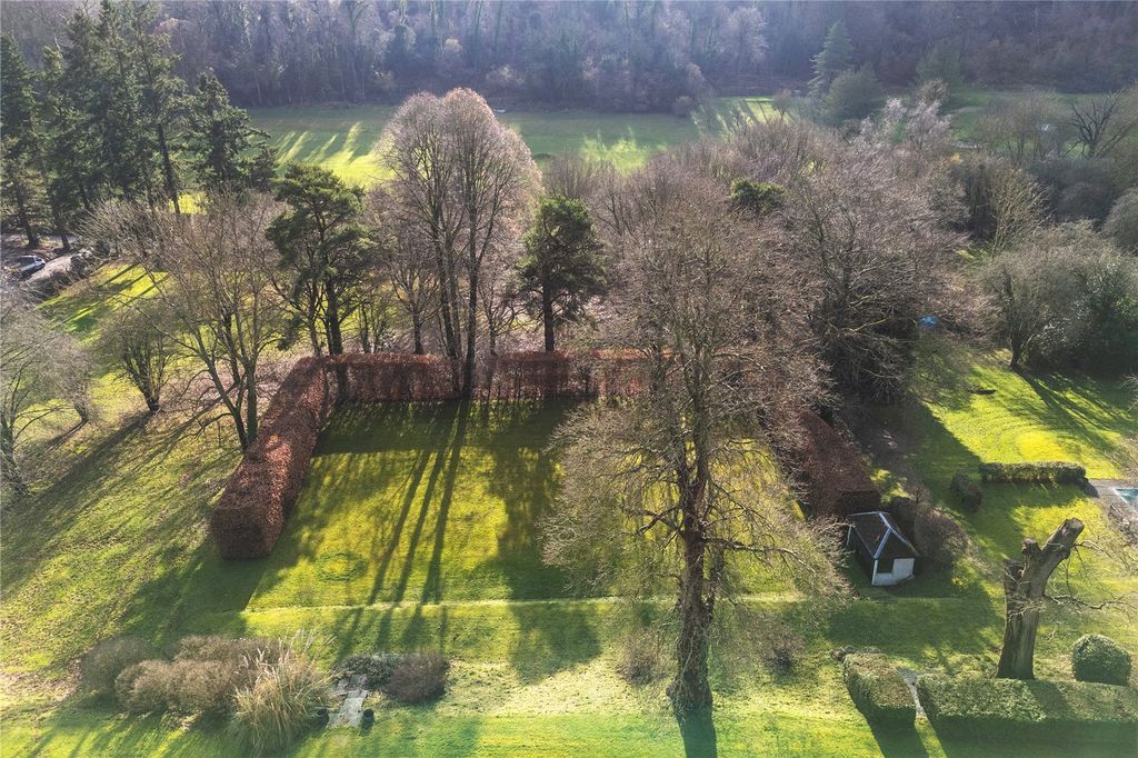 Additional image 18 of 9 bed detached house for saleGillotts Lane, Harpsden, Henley-On-Thames, Oxfordshire RG9