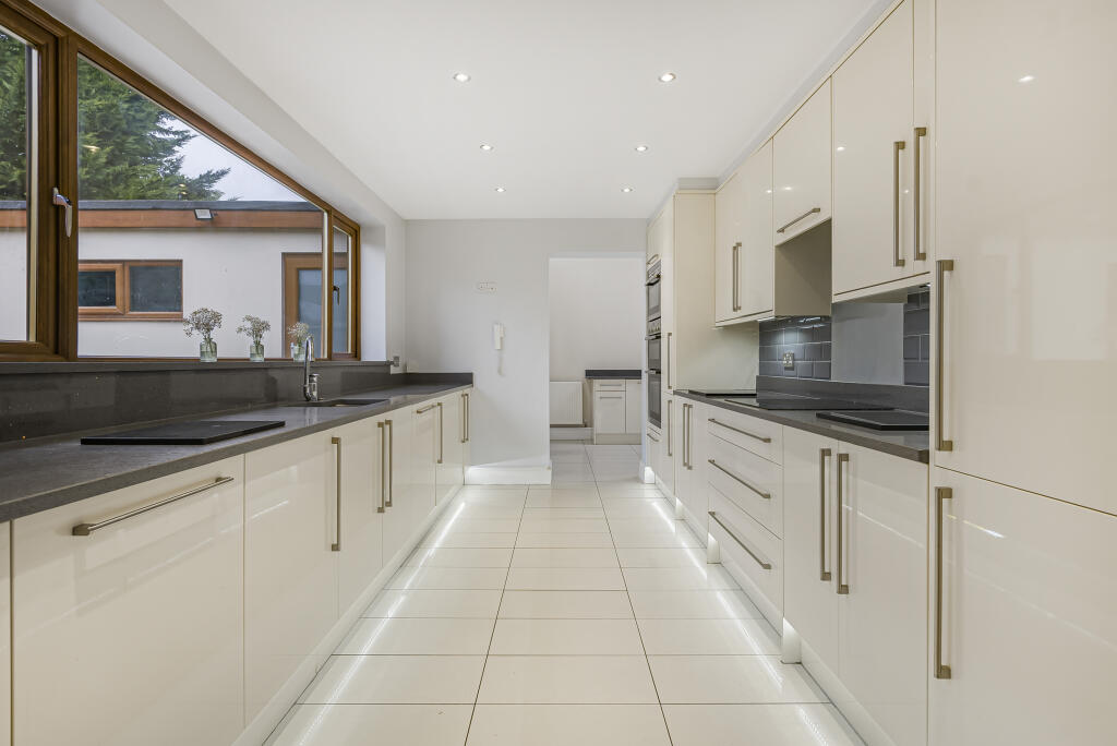 Additional image 7 of The Holdings, Hatfield, Hertfordshire, AL9