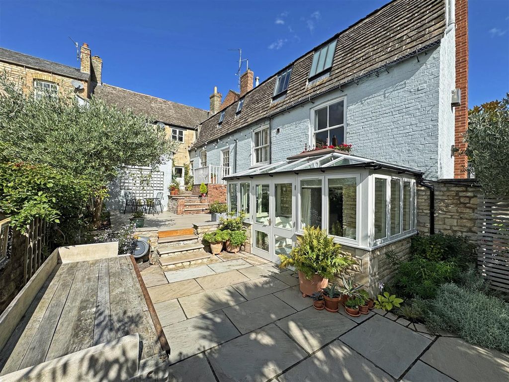 5 bed town house for saleSt. Leonards Street, Stamford PE9