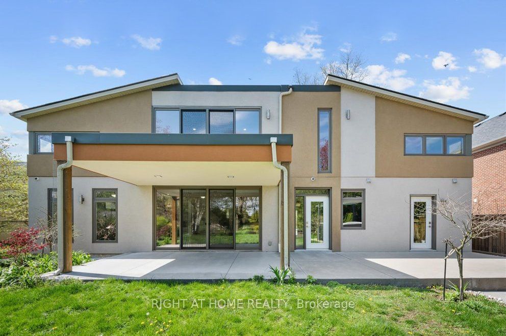 704 Cedar Avenue, Burlington, ON, L7T 2R7