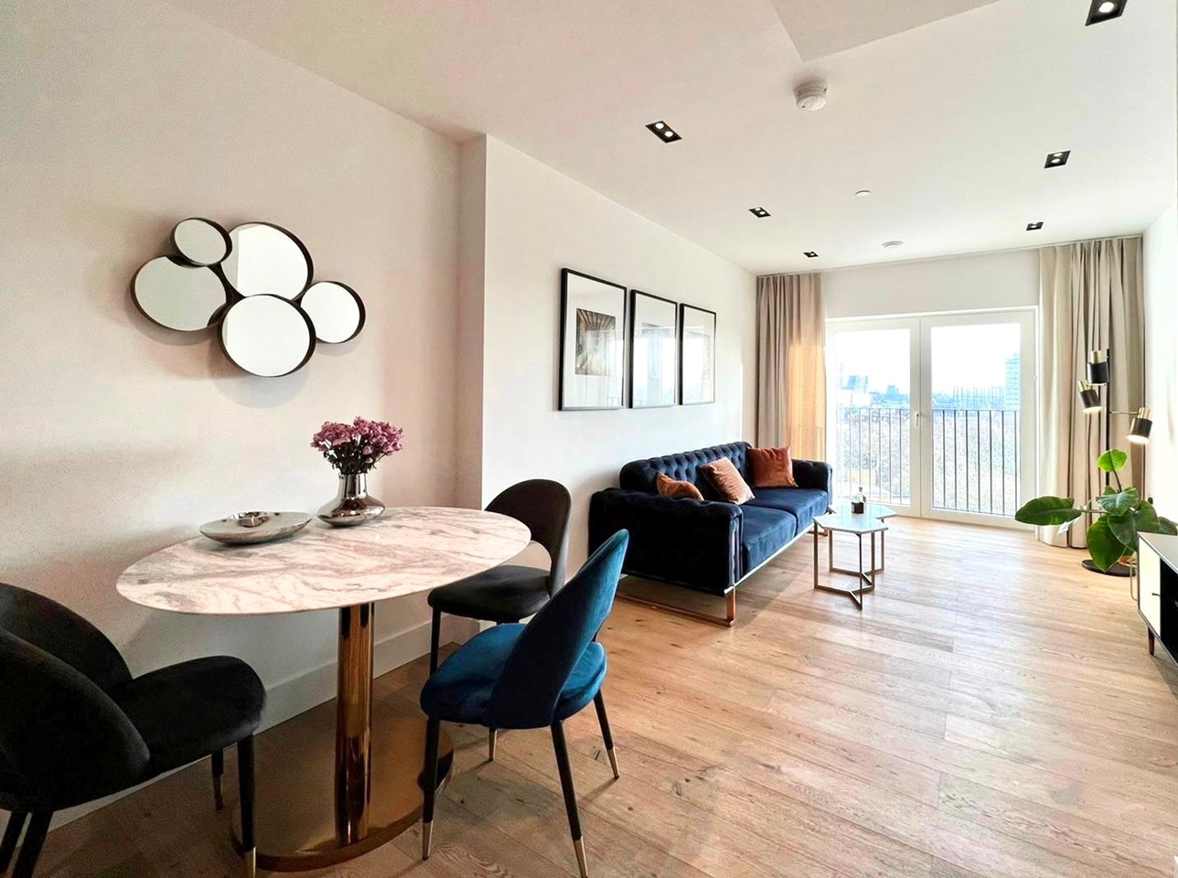 1 Bed Flat, Keybridge Tower, SW8, N1 7GU