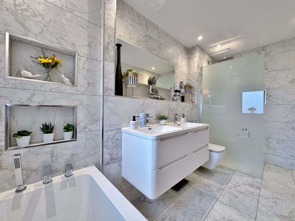 Additional image 17 of 2 bed flat for saleOldfield Drive, Heswall CH60