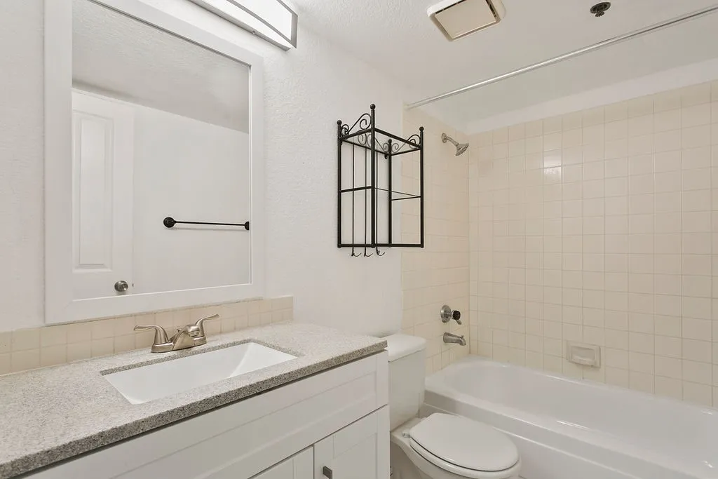Additional image 11 of 430 Lake Street Unit 202, Huntington Beach, CA 92648