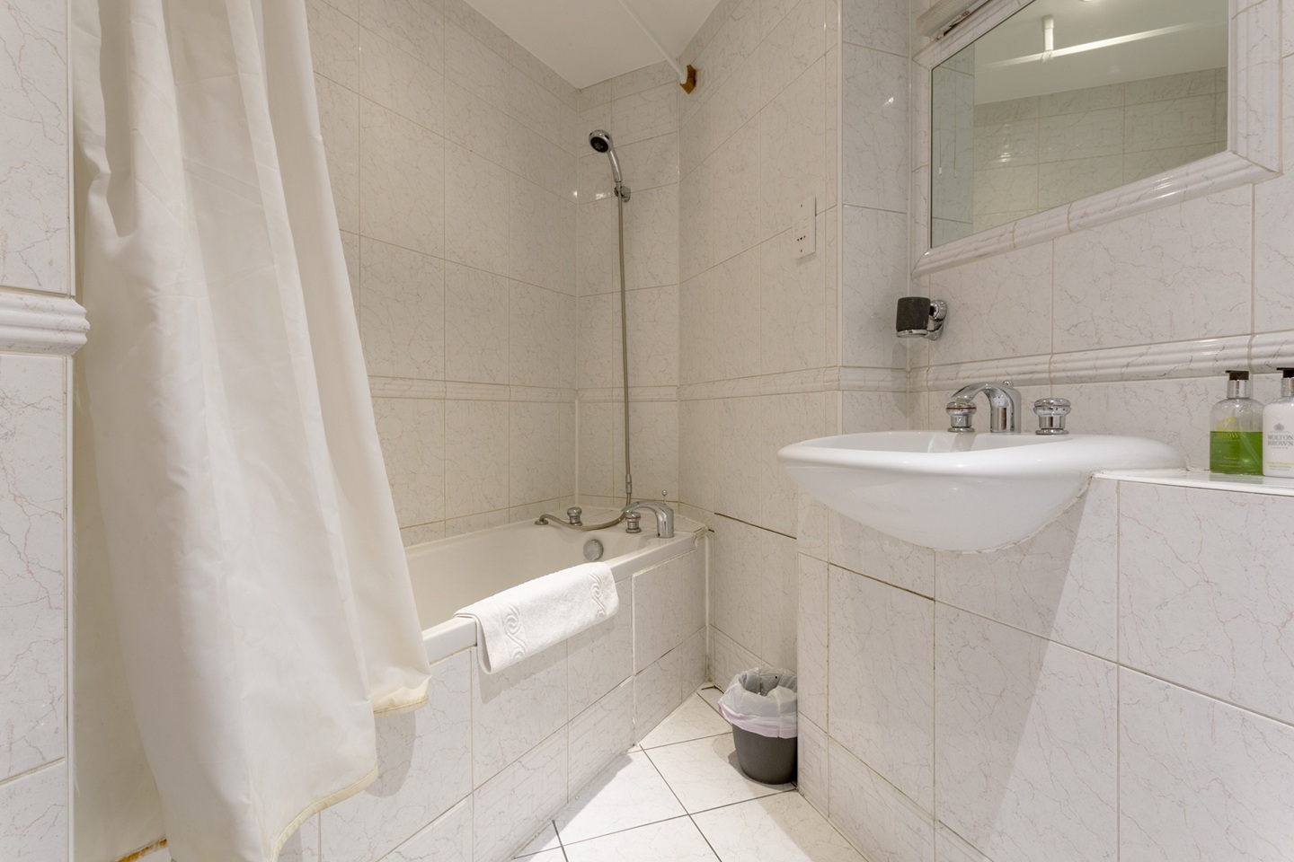 Additional image 6 of 2 Bed Flat, Trinity Square, EC3N, N1 7GU