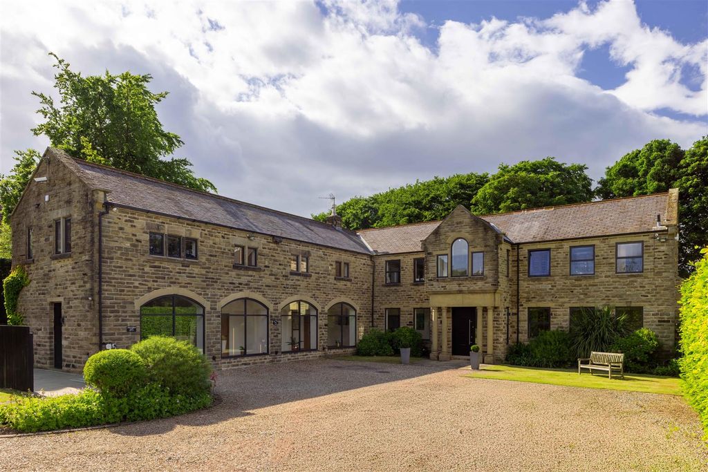 5 bed detached house for saleCrocodile House, Manor Gardens, Thorner, Leeds LS14