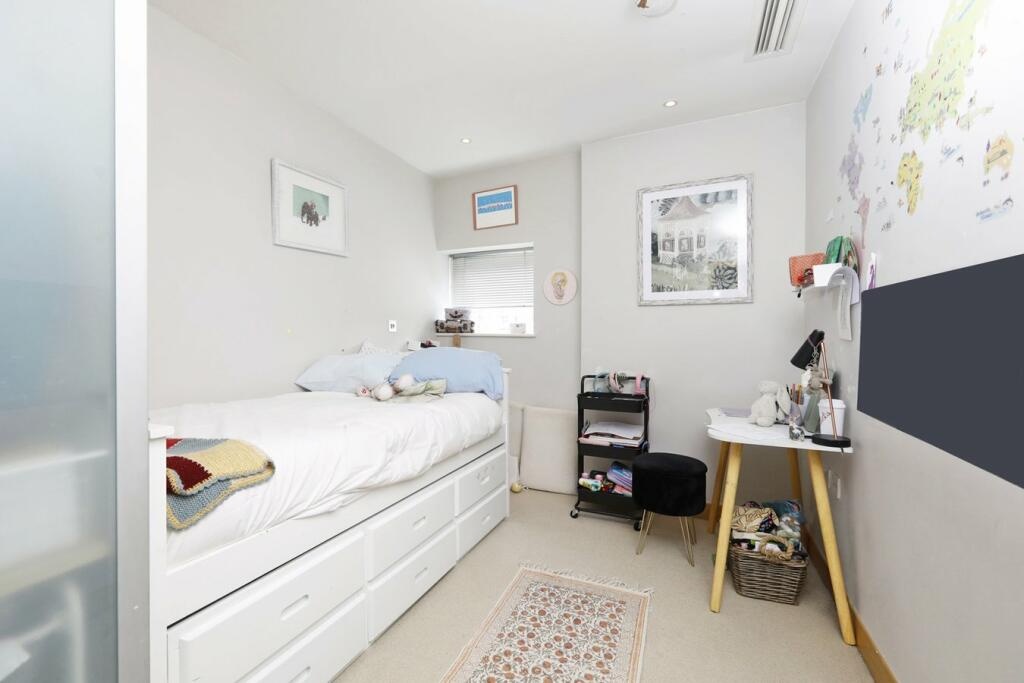 Additional image 15 of 2 Bed Flat, Queenstown Road, SW11, N1 7GU