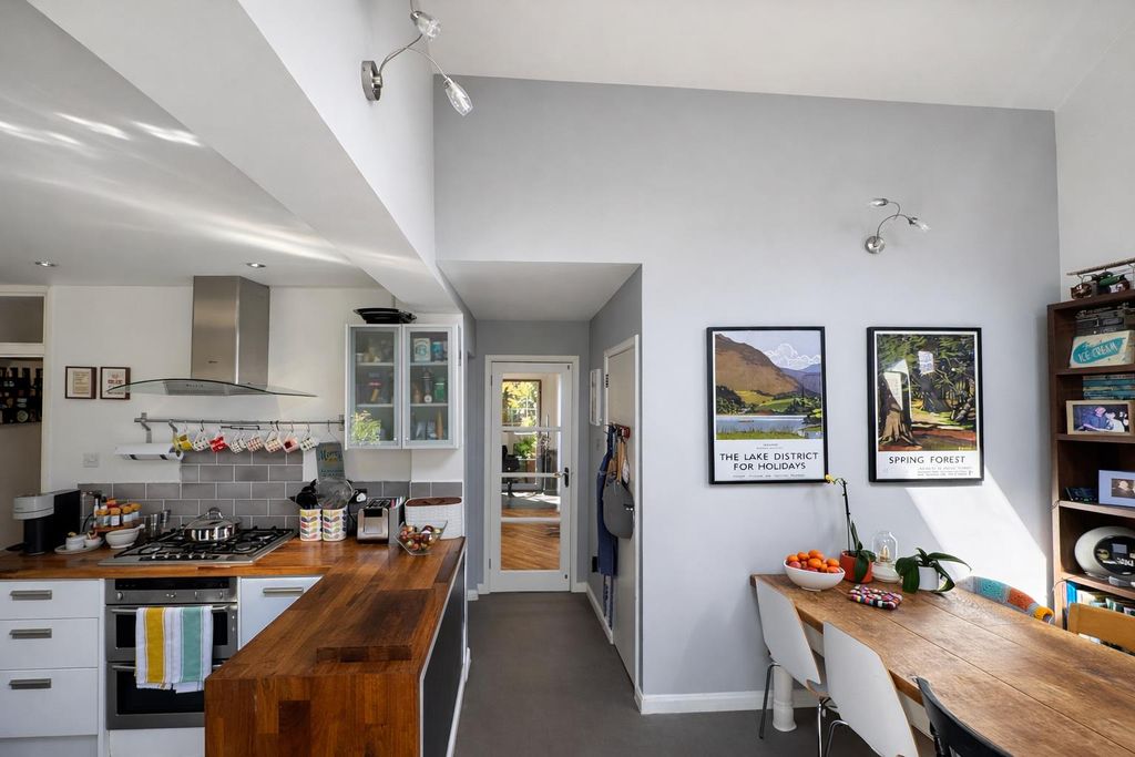 Additional image 3 of 4 bed property for saleSpacious & Airy Dormer Bungalow, Birch Avenue, Clevedon BS21