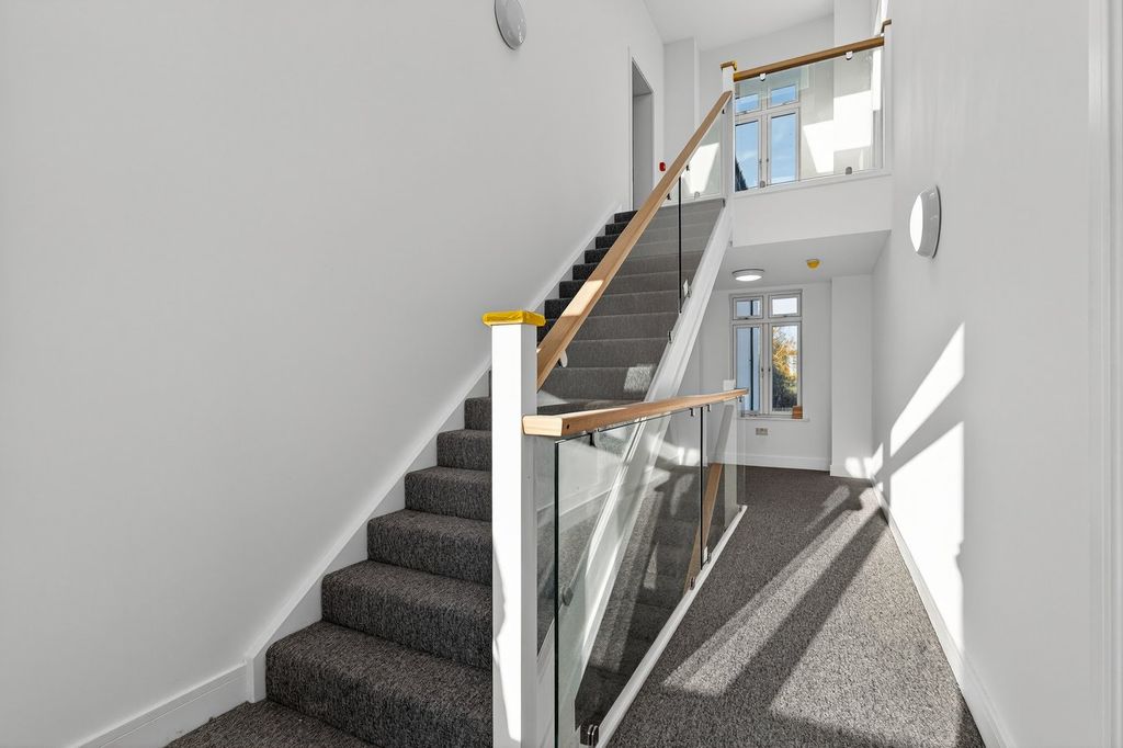 Additional image 4 of 2 bed flat for saleBenson Road, Stratford Upon Avon, Warwickshire CV37