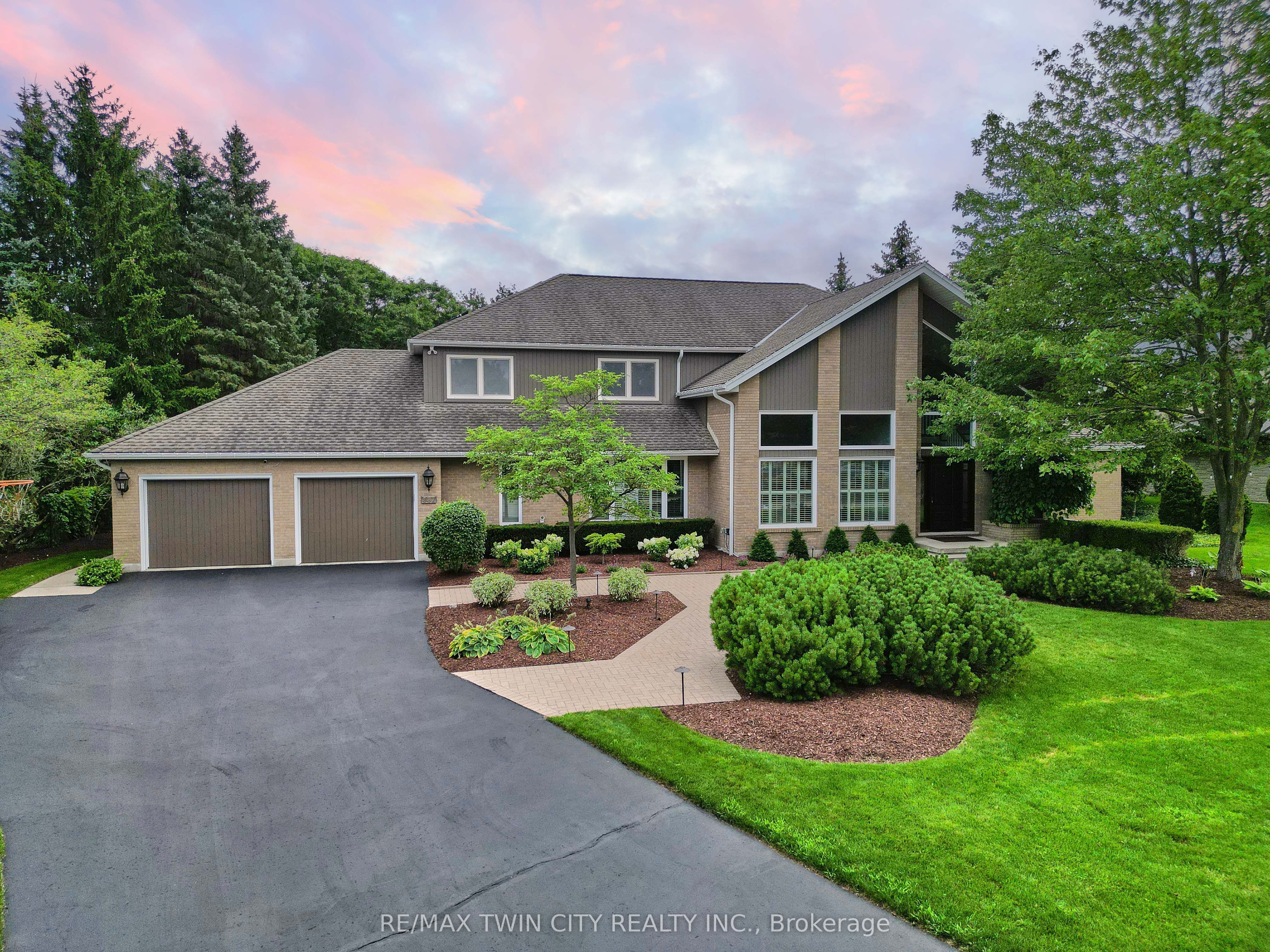 587 Manorwood Court, Waterloo, ON, N2K 3L7