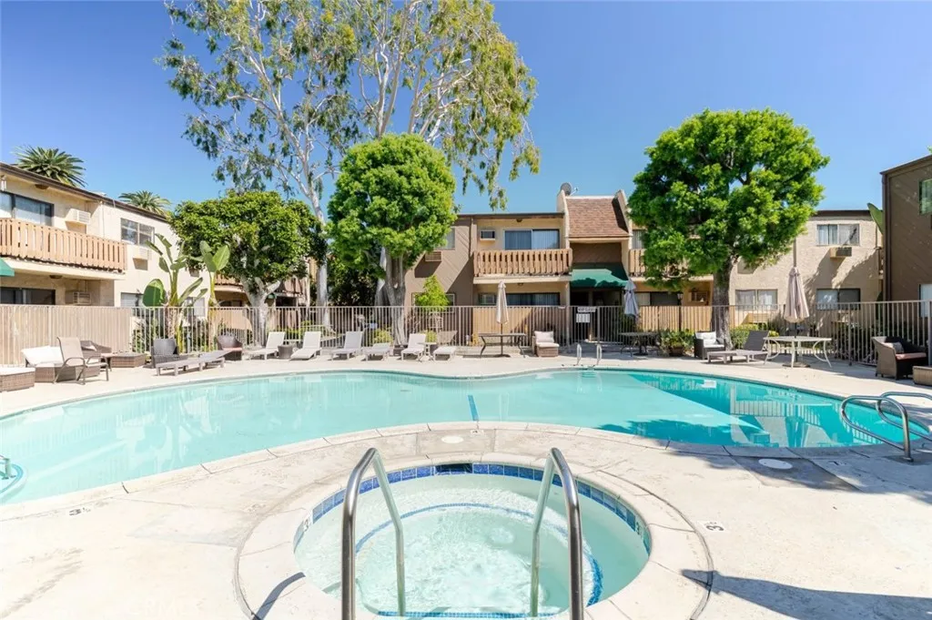 Additional image 44 of 17900 Sherman Way Unit 320, Reseda, CA 91335