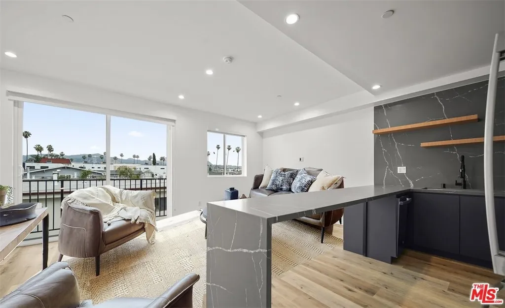 Additional image 3 of 849 N Mariposa Unit 1/2, Los Angeles, CA 90029