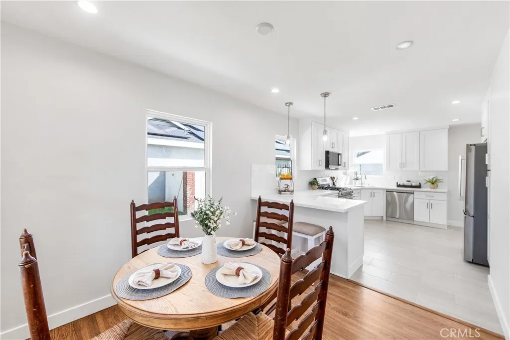 Additional image 80 of 406 Eton Dr, Burbank, CA 91504