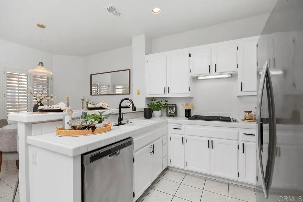 Additional image 40 of 7122 Calabria Court Unit E, San Diego, CA 92122