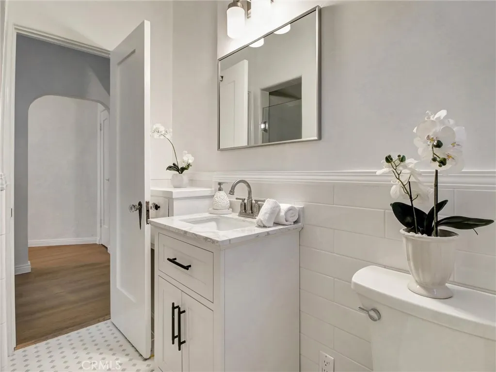 Additional image 51 of 9949 Young Drive Unit 204, Beverly Hills, CA 90212