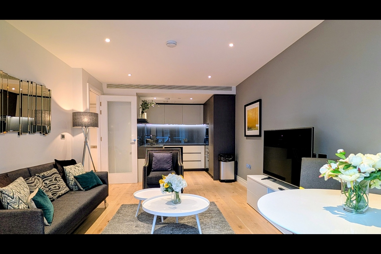 2 Bed Flat, Riverlight Quay, SW11, N1 7GU