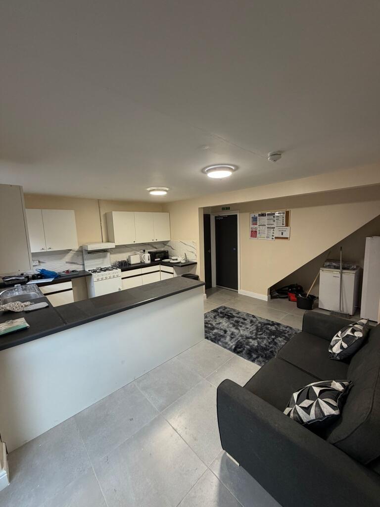 Additional image 4 of Double Room Available, Wareham Rd, B45 0JS