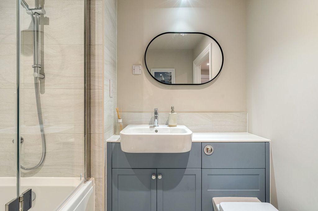 Additional image 18 of 3 bed flat for saleBower House, Arden Lawn, Stratford Road, Henley In Arden, Warwickshire B95