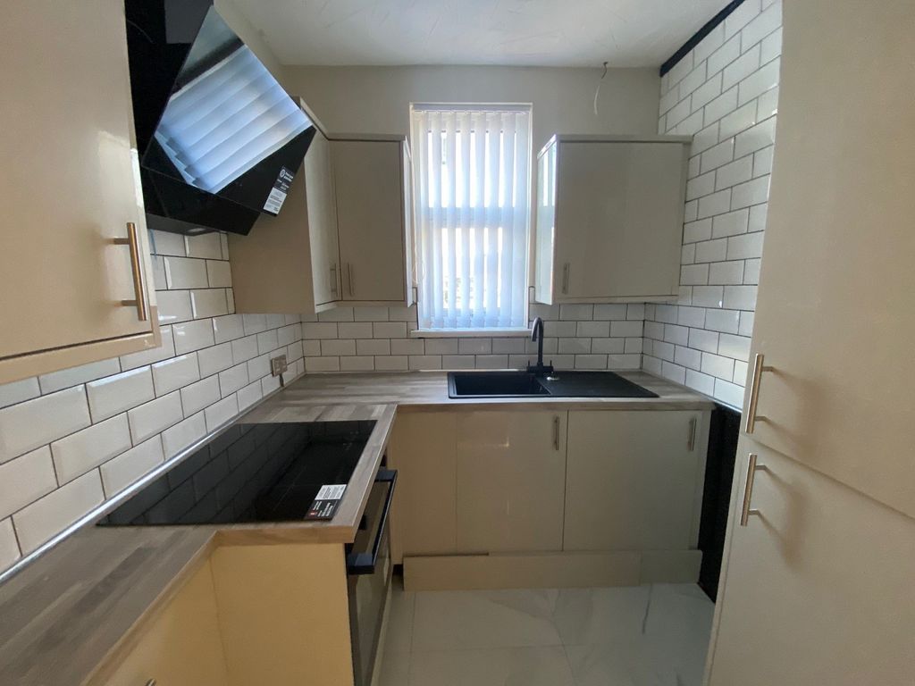 Additional image 6 of 4 bed flat for saleWoodland Road, Neath, Neath Port Talbot. SA11
