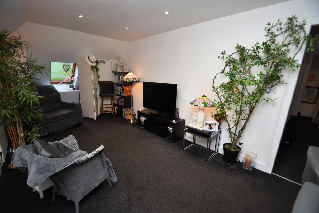 Additional image 4 of 2 bed flat for sale32 Hunterhill Road, Paisley, Renfrewshire PA2