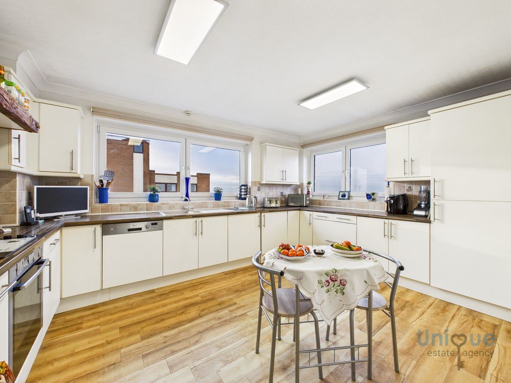 Additional image 6 of 2 bed flat for saleRoyal Beach Court, North Promenade, Lytham St. Annes FY8