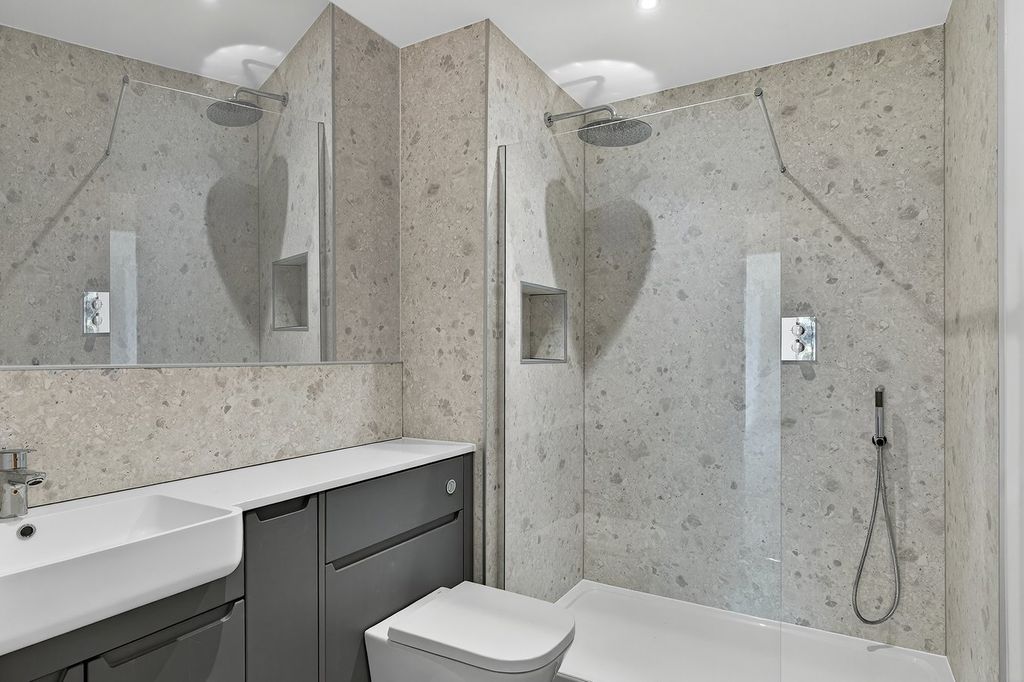 Additional image 6 of 2 bed flat for saleBenson Road, Stratford Upon Avon, Warwickshire CV37