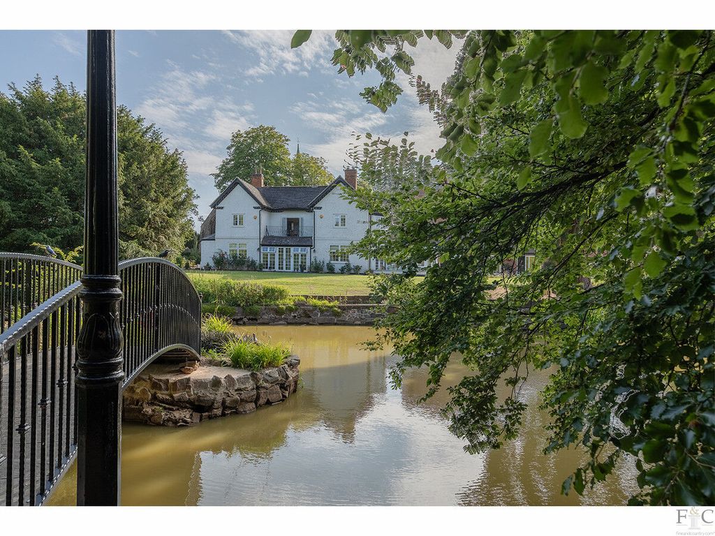 5 bed detached house for saleChurch Lane, Leicester LE9