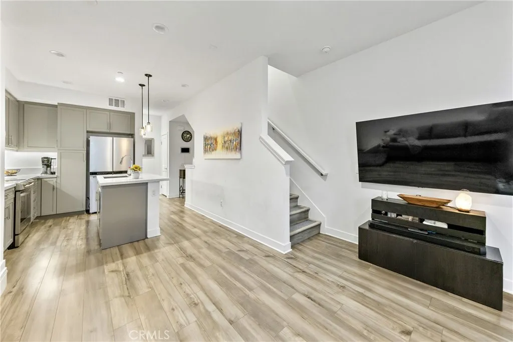 Additional image 4 of 2560 Valentina Way Unit 2, Commerce, CA 90040