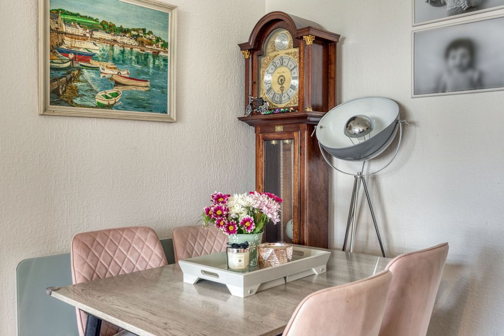 Additional image 8 of 2 bed flat for sale104 Marett Court, St Helier JE2