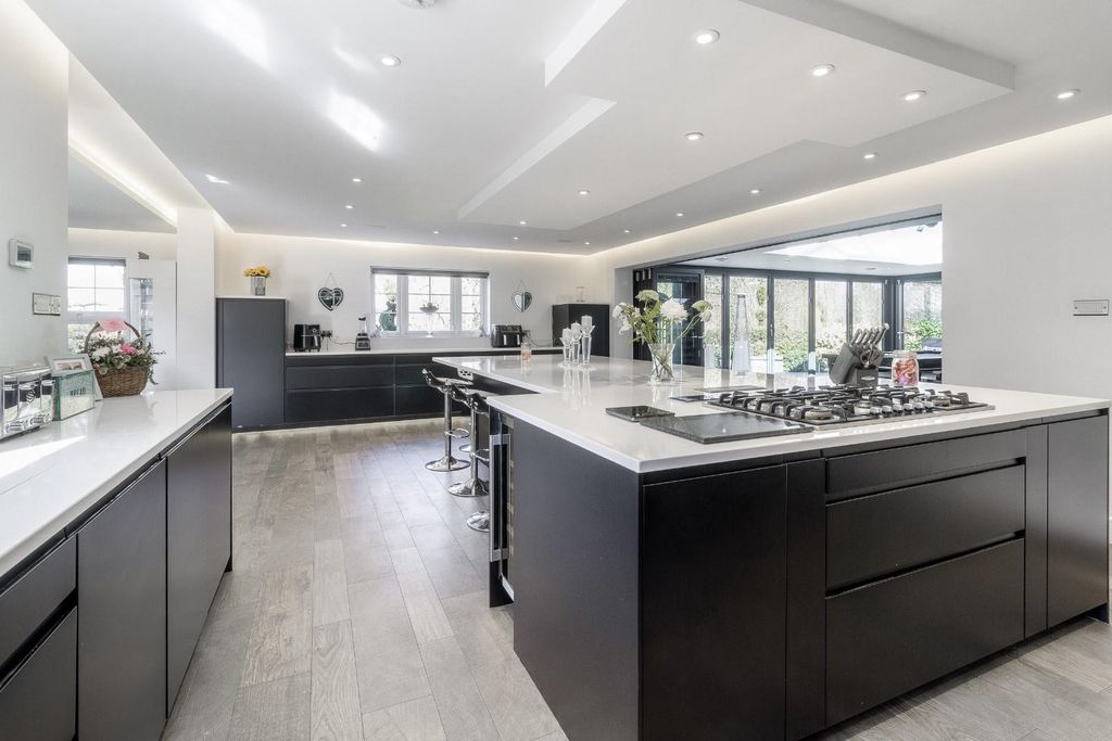 Additional image 8 of 6 bed detached house for saleBelfry Lane, Collingtree Park, Northampton NN4