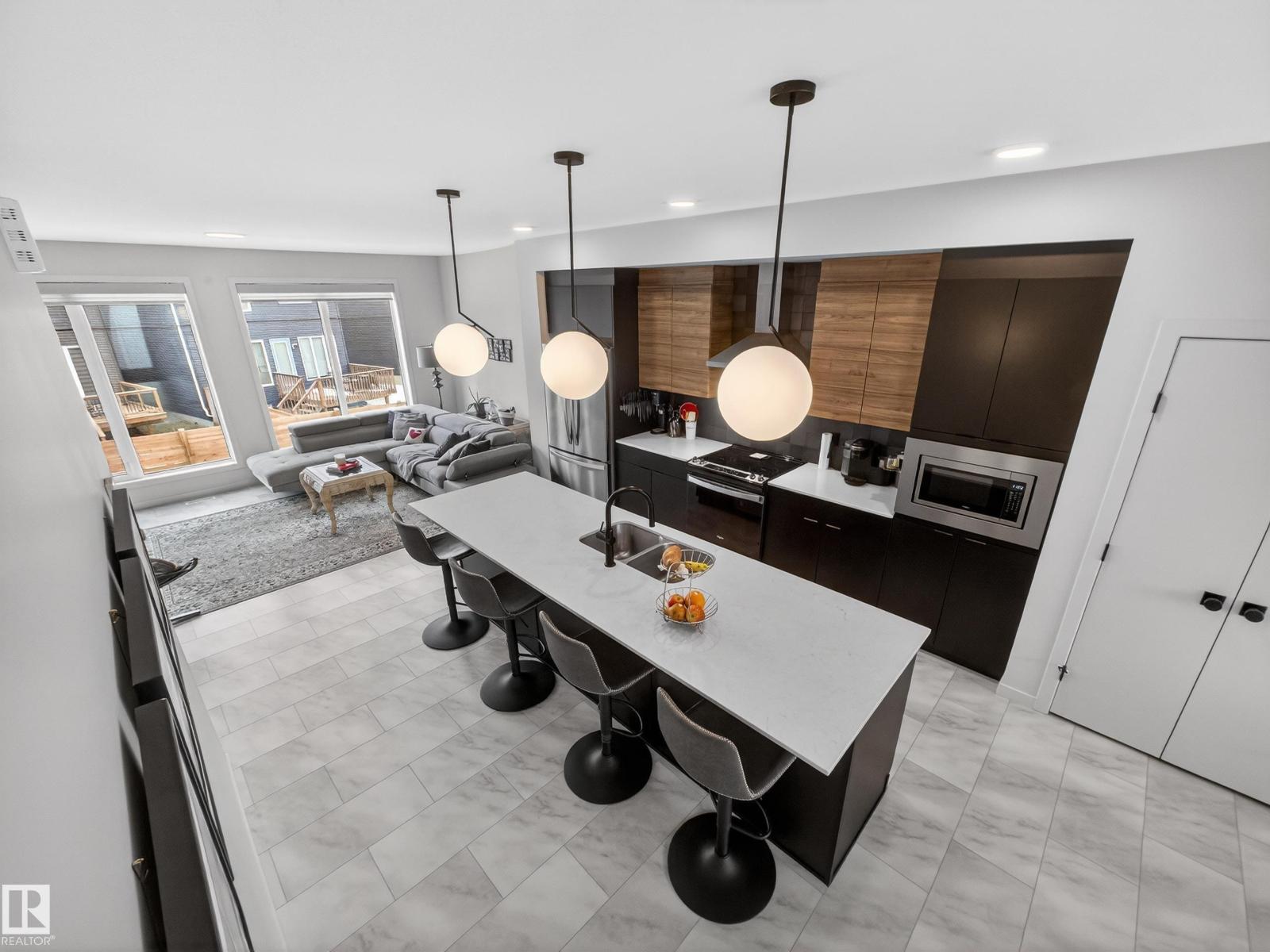 Additional image 4 of 451 39 Street SW, Edmonton, AB, T6X2X9