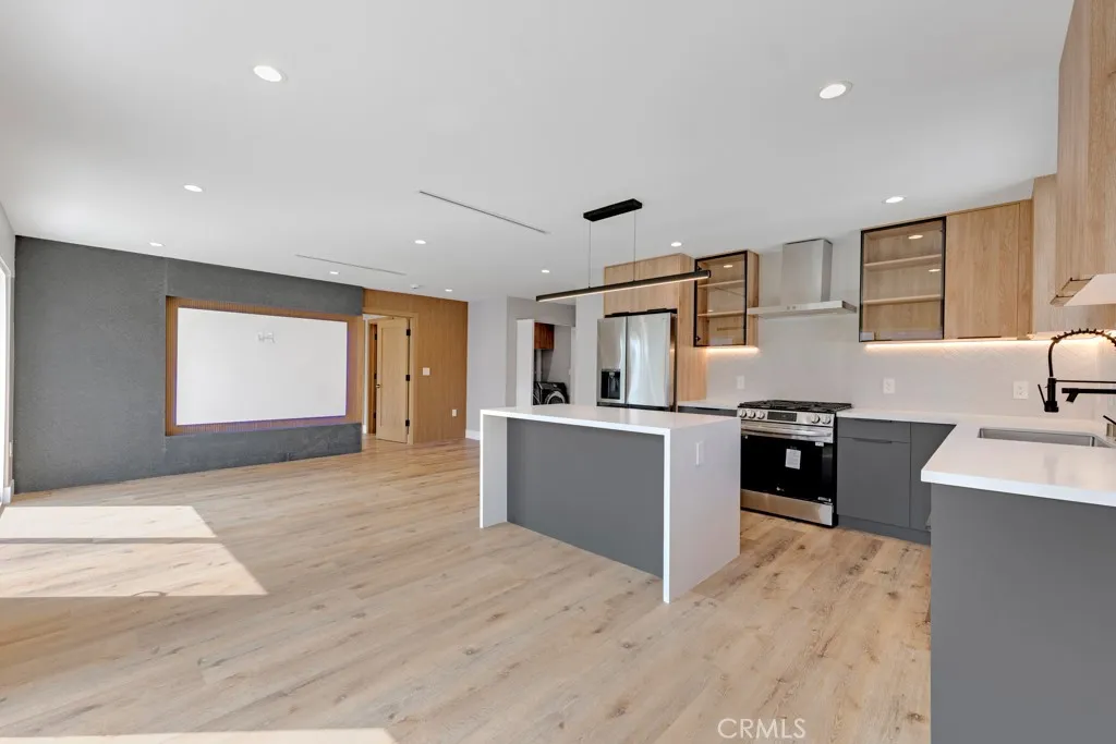 Additional image 37 of 18240 Hartland Street, Reseda, CA 91335