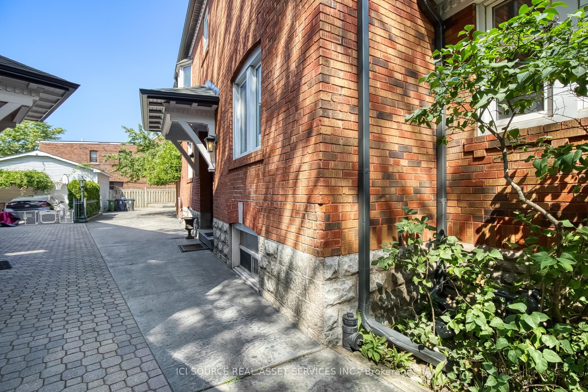 Additional image 3 of Upper-34 Rusholme Drive, Toronto, ON, M6J 3J9