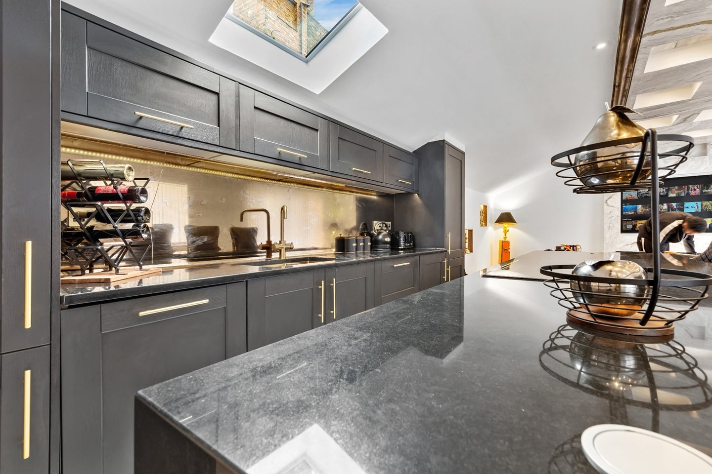 Additional image 9 of 3 Bed Flat, Cheval Place, SW7, N1 7GU