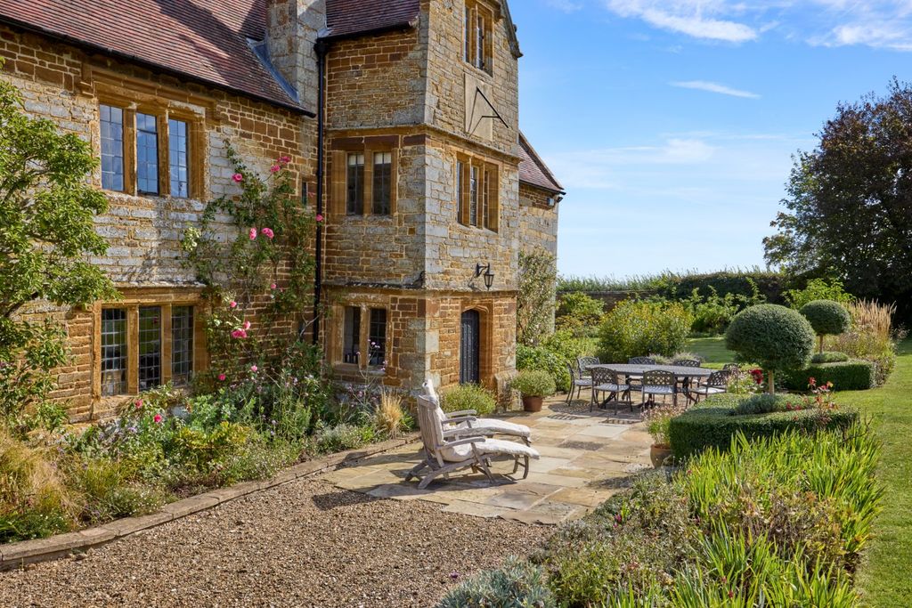 Additional image 17 of 6 bed detached house for salePlumpton, Nr Towcester, South Northamptonshire NN12