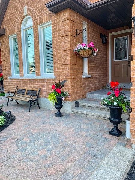 Additional image 2 of 61 Silverbirch Place, Whitby, ON, L1R 1X6