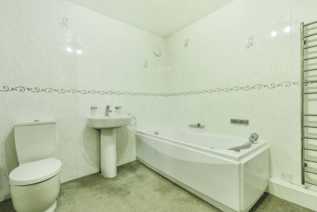 Additional image 15 of 2 bed flat for sale49 South Promenade, Lytham St. Annes, Lancashire FY8