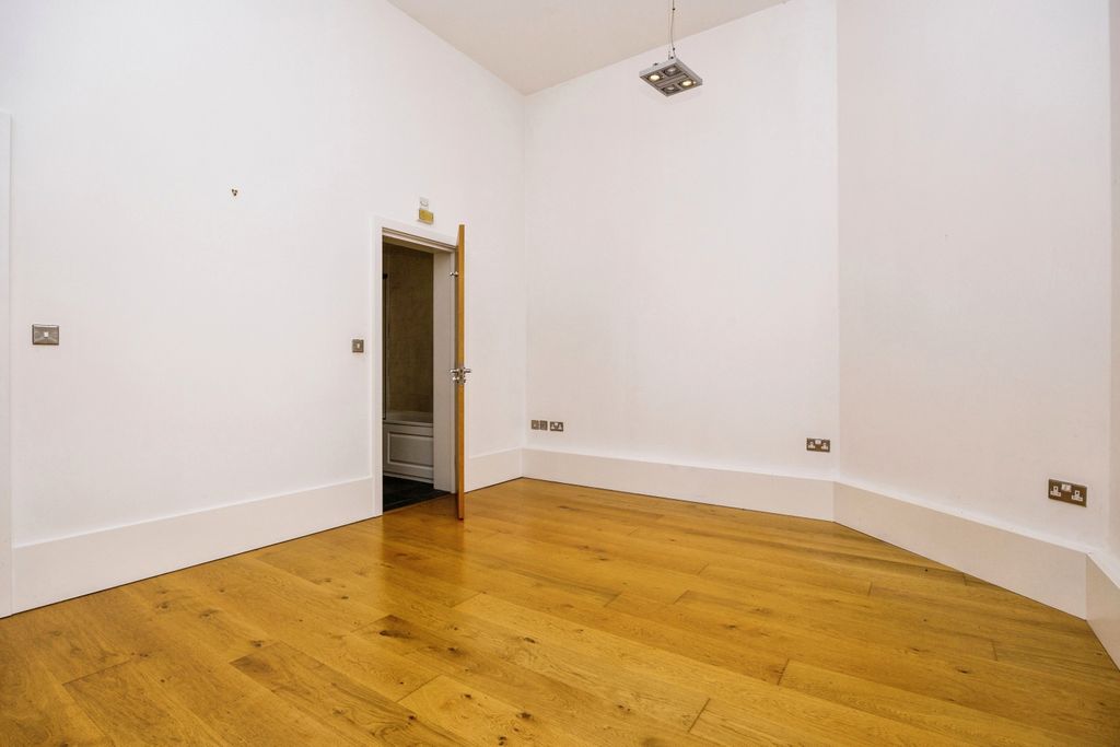 Additional image 7 of 2 bed flat for saleBridge Road, Godalming, Surrey GU7