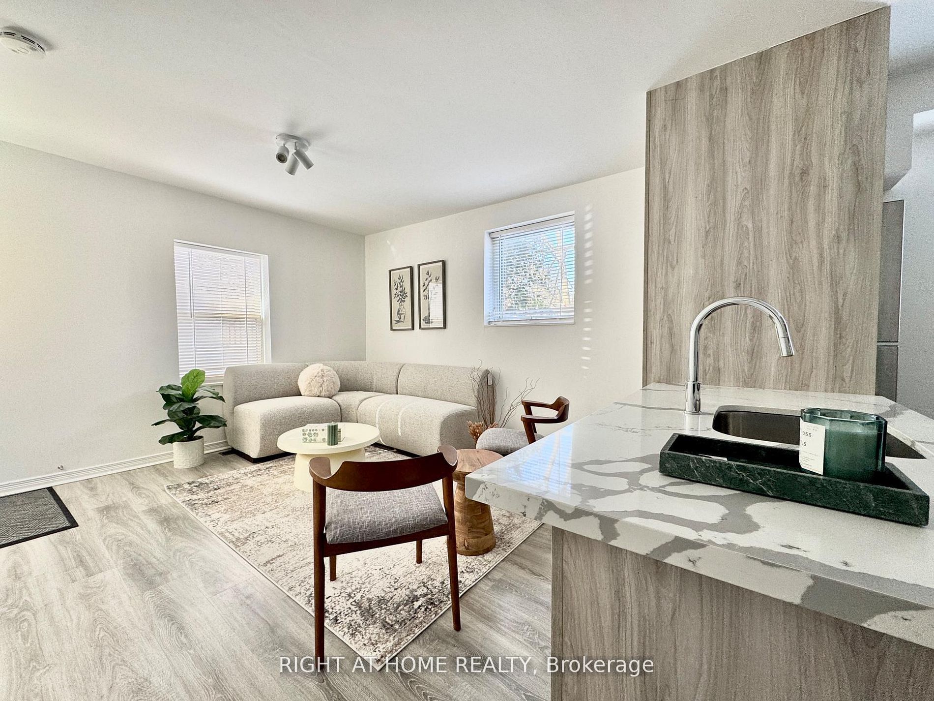 Additional image 3 of A-469 Queen Street, Newmarket, ON, L3Y 2H3
