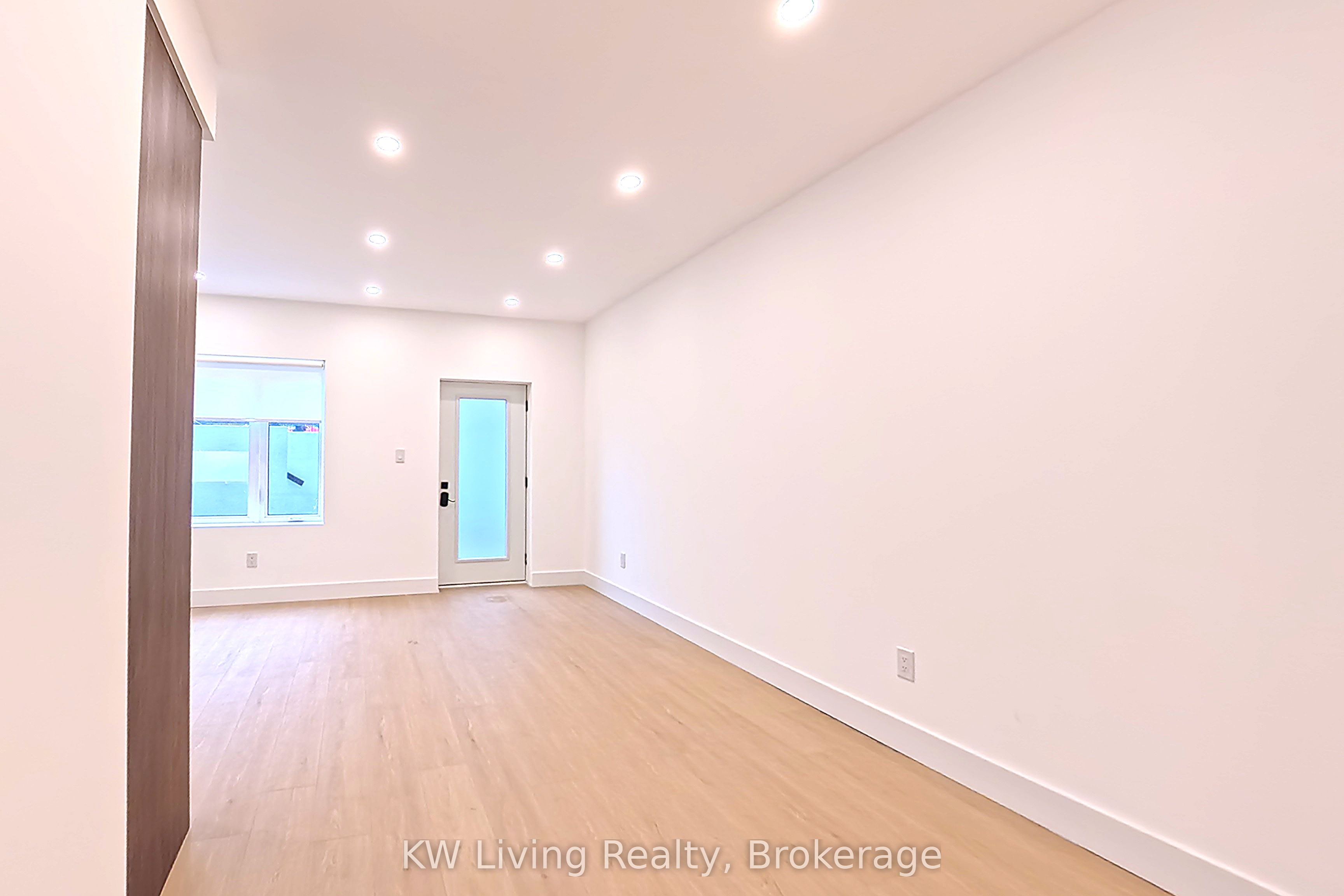 Additional image 6 of 101-712 Eglinton Avenue E, Toronto, ON, M4G 2K7