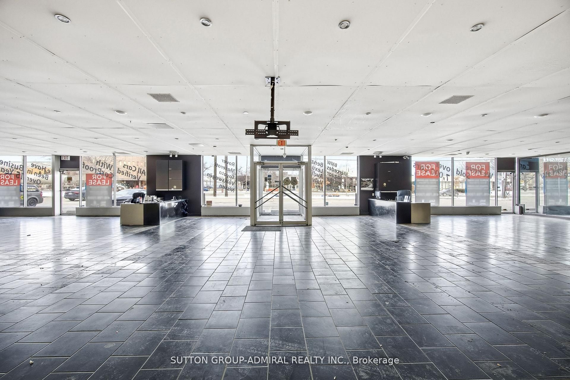 Additional image 3 of 1015 Finch Avenue W, Toronto, ON, M3J 2C7