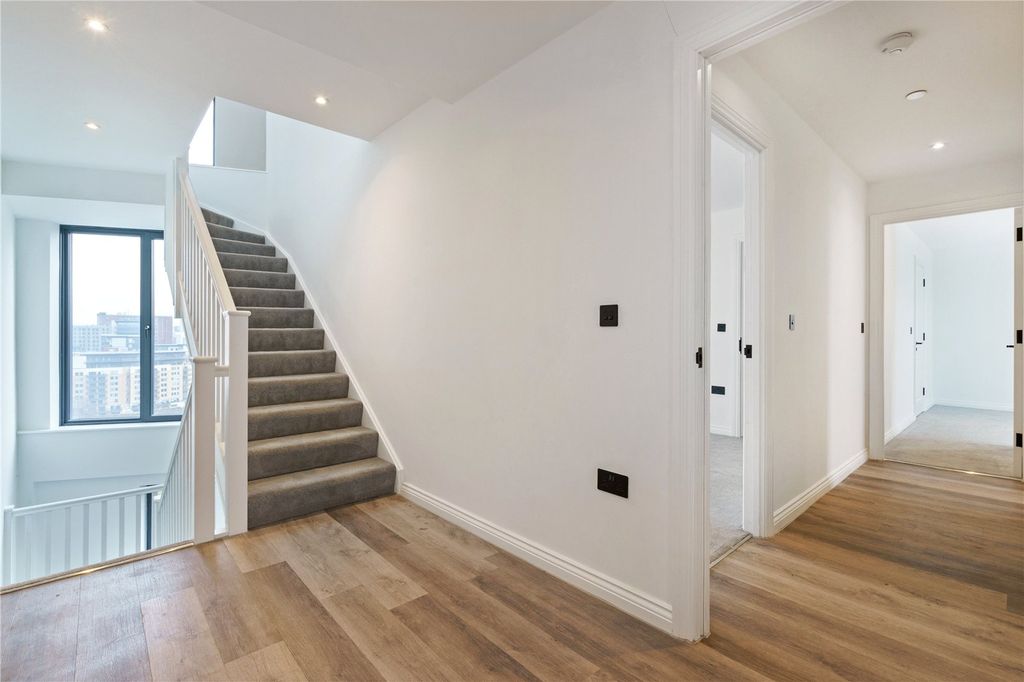 Additional image 13 of 3 bed flat for saleThe Penthouse, Springwell Gardens, Whitehall Road, Leeds LS12