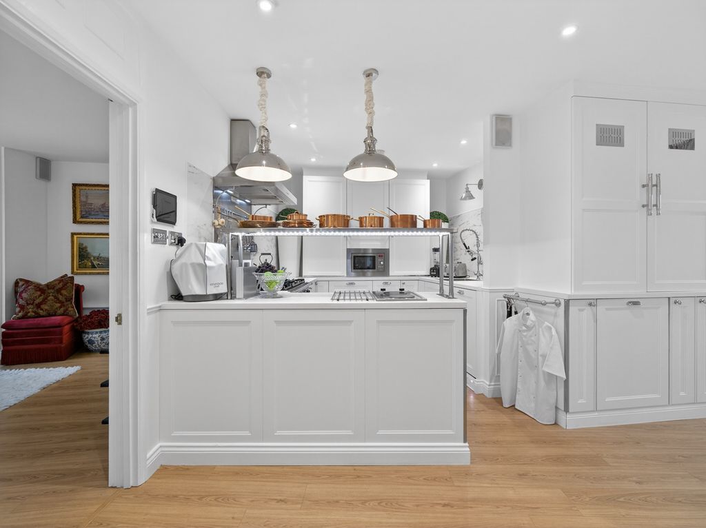 Additional image 6 of 3 bed flat for saleFriday Street Henley-On-Thames, Oxfordshire RG9