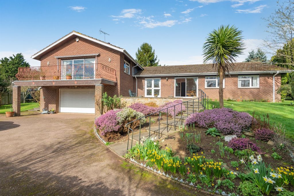4 bed detached house for salePeters Way, Bisbrooke, Oakham LE15