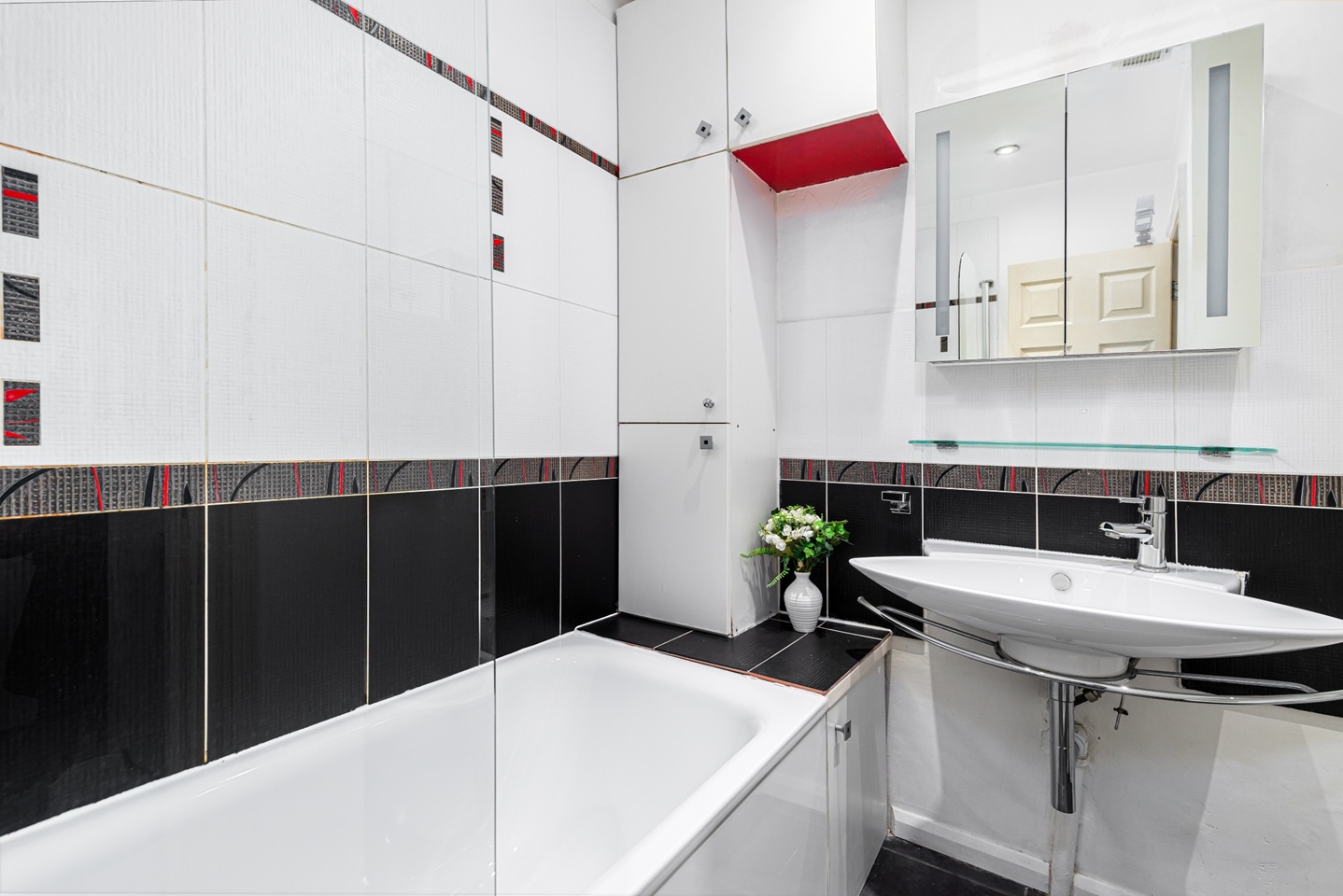 Additional image 8 of 2 Bed Flat, Gloucester Terrace, W2, N1 7GU