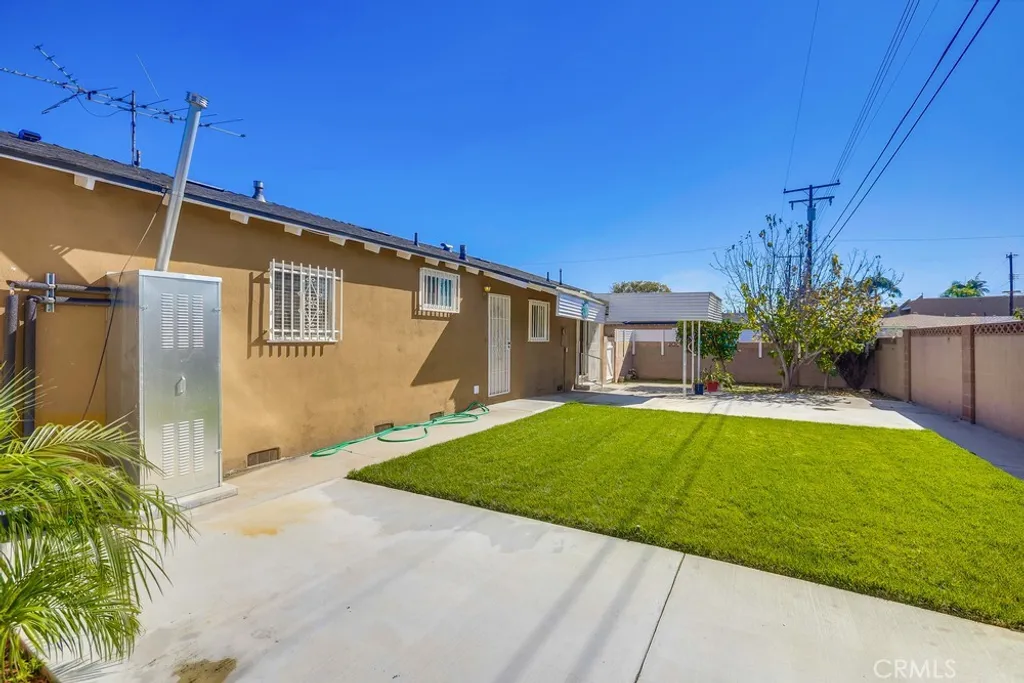 10321 Courtright Rd, Stanton, CA 90680