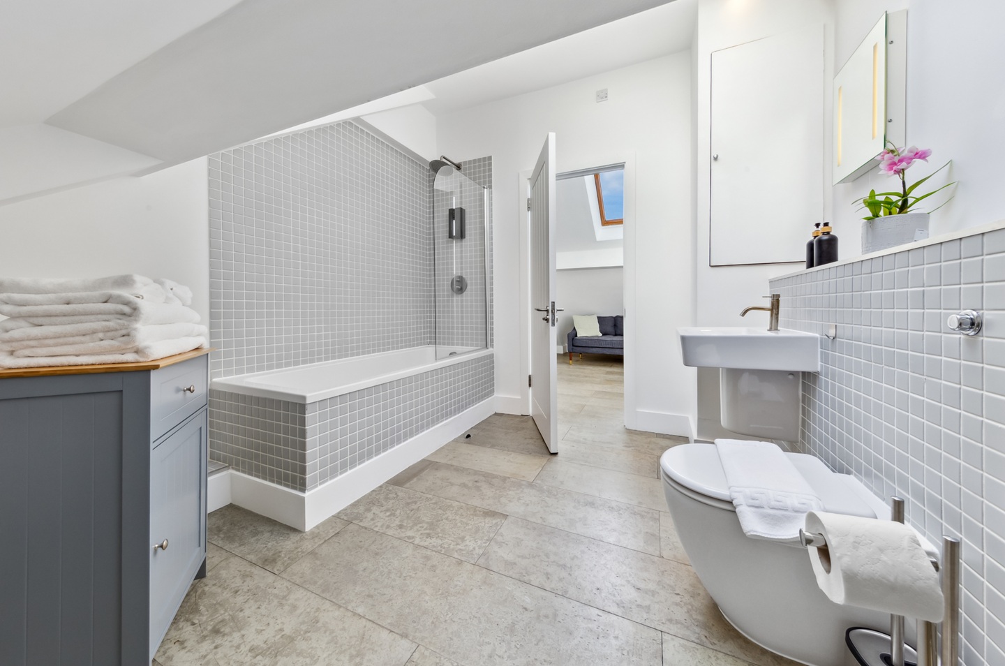 Additional image 12 of Studio Flat, United, EC1V, N1 7GU