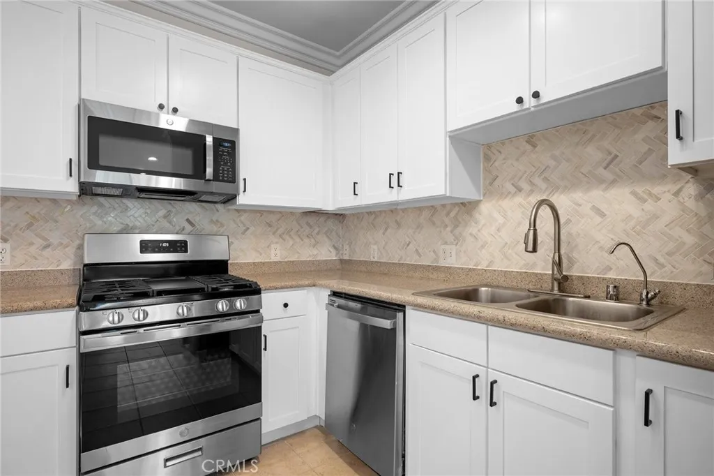 Additional image 15 of 6938 Laurel Canyon Blvd Unit 101, North Hollywood, CA 91605