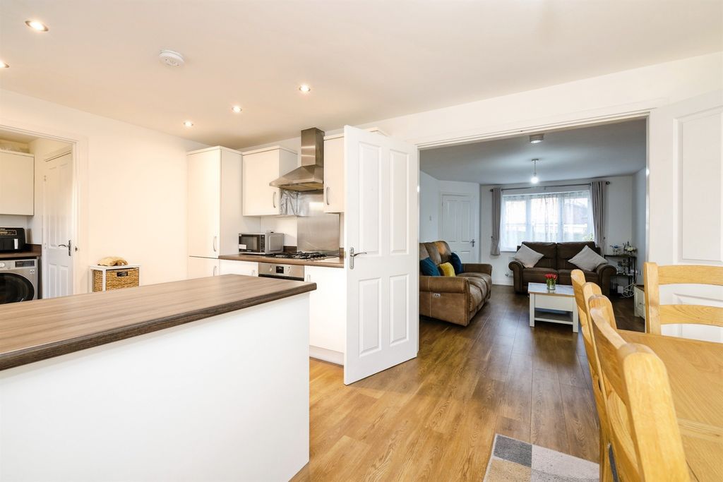 Additional image 5 of 4 bed detached house for saleWilton Avenue, Hampton Gardens, Peterborough PE7